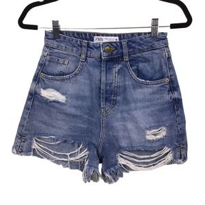 Zara Women’s High Rise Distressed Button Fly 5 Pocket Light Wash Denim Short 2